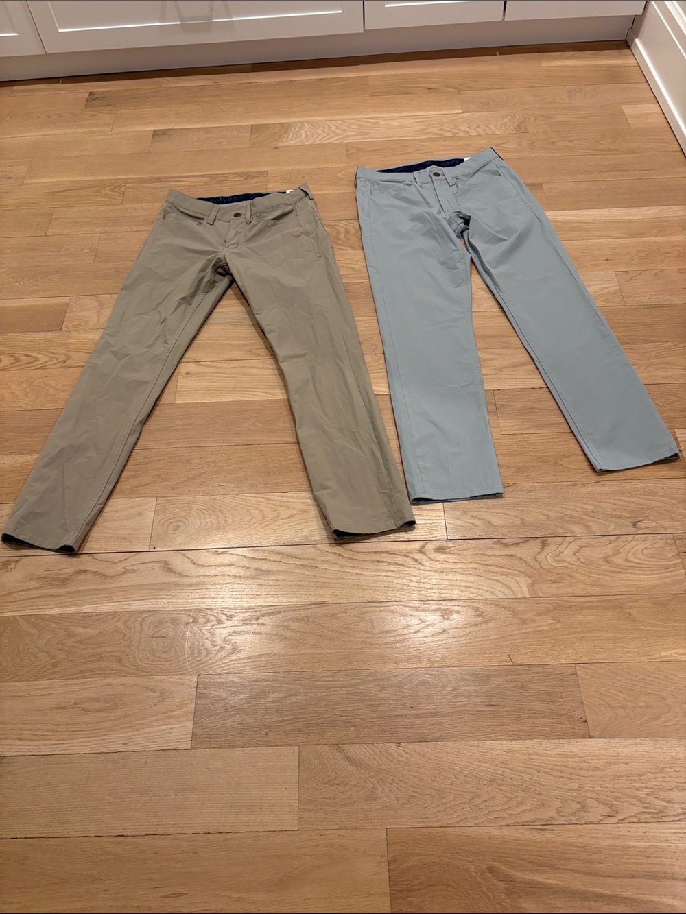 Lot of 2 Vineyard Vines Men’s Performance Pants in Khaki and Gray